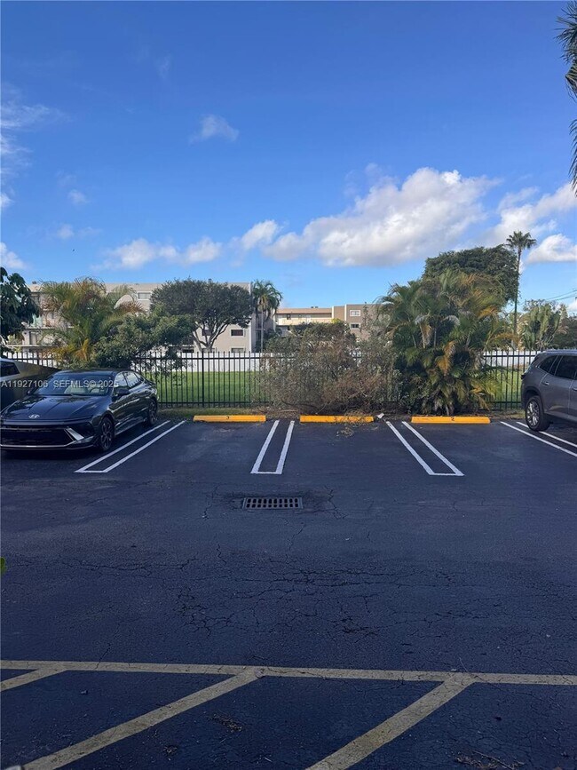 Foto del edificio - 8454 NW 8th St