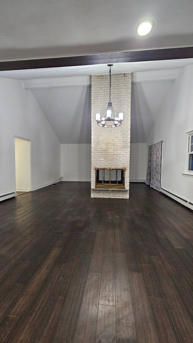 Building Photo - 5 Ontario Dr