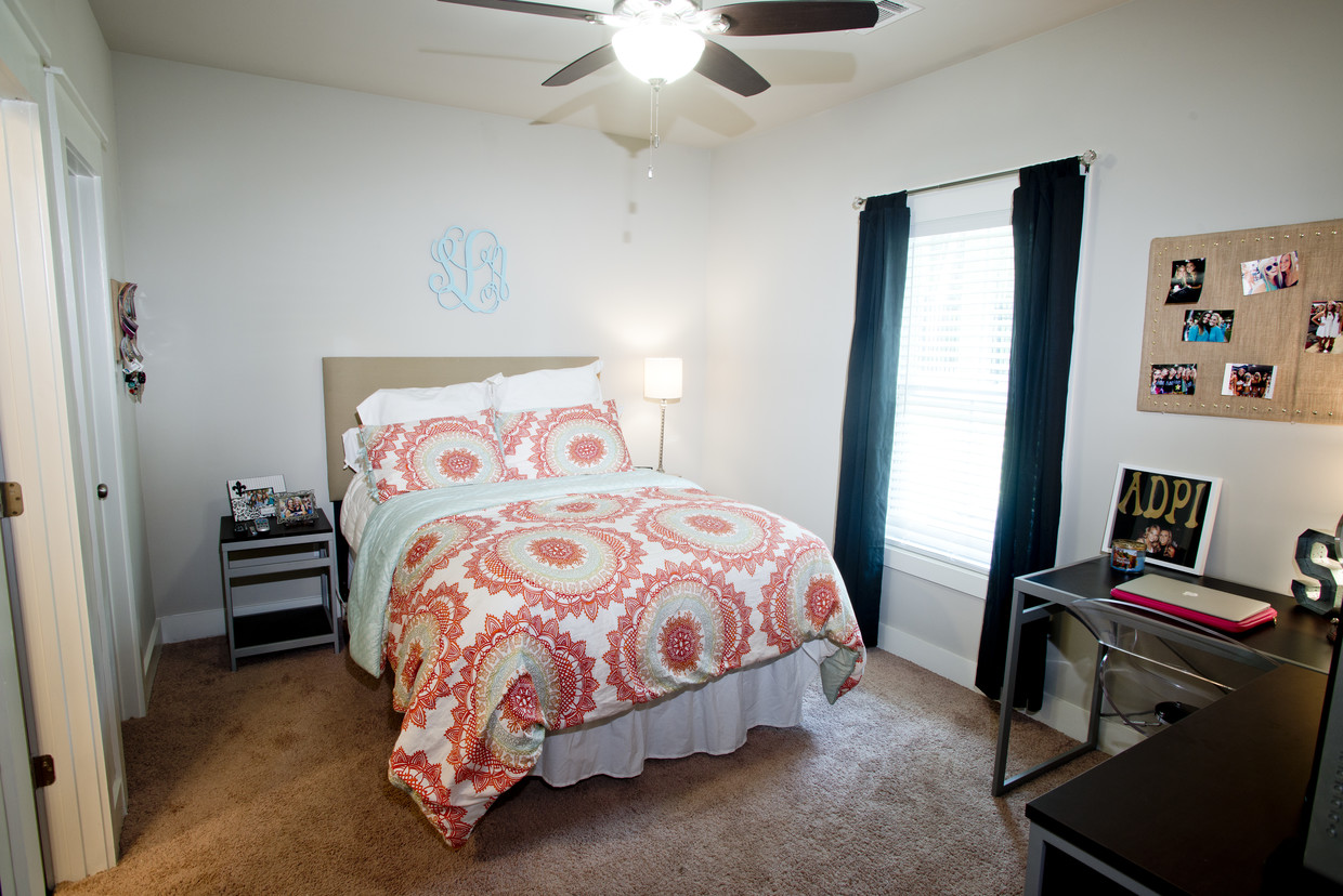Foto principal - 451 N Columbia St