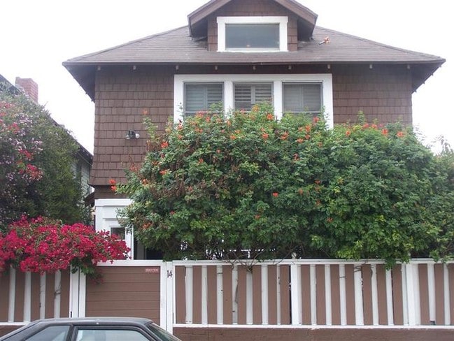 Building Photo - Beach duplex
