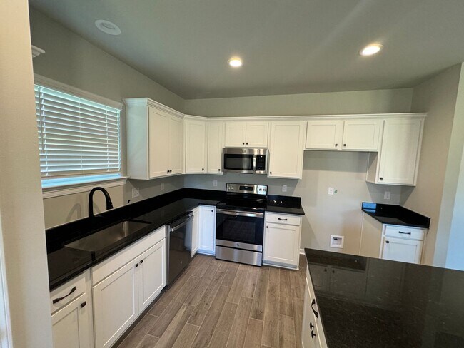 Foto del edificio - DISCOUNTED RENT FOR FIRST 6 MONTHS! Brand ...