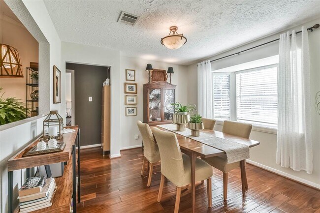 Foto del edificio - 6318 Leaf Arbor Dr