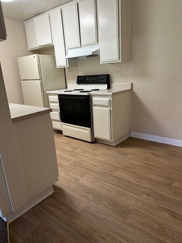 Building Photo - 563 Broadway