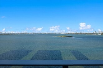 Building Photo - 700 NE 24th St