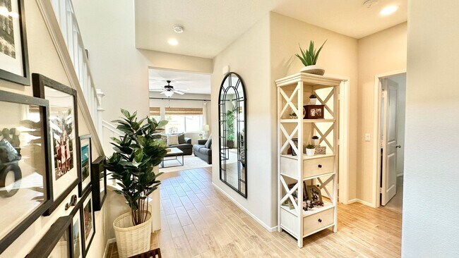 Building Photo - Beautiful "Model" Home in the Horse Creek ...