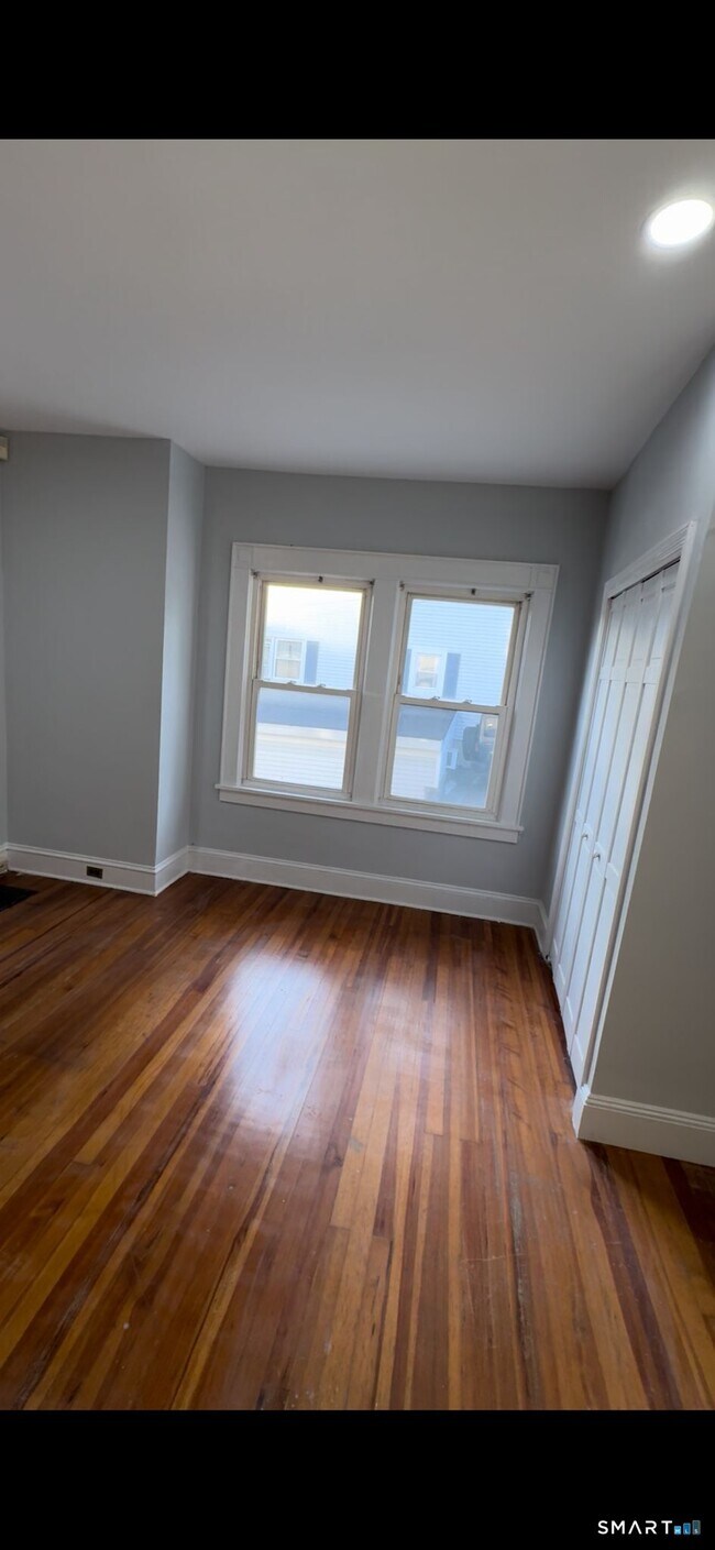 Building Photo - 95 New Canaan Ave