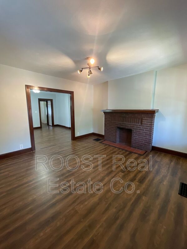Building Photo - 147-149 E. Markison Ave