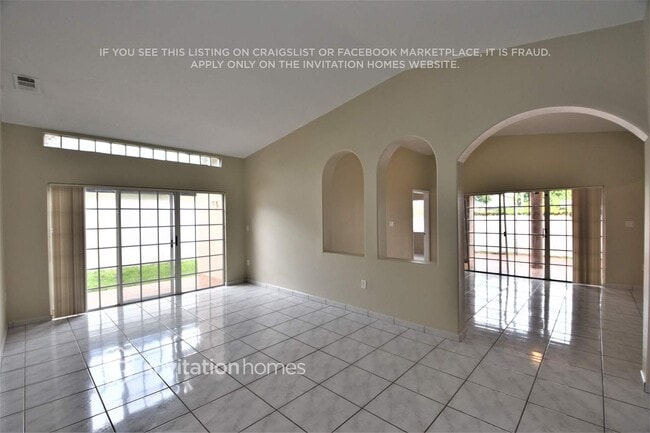 Foto del edificio - 8757 NW 145th Terrace