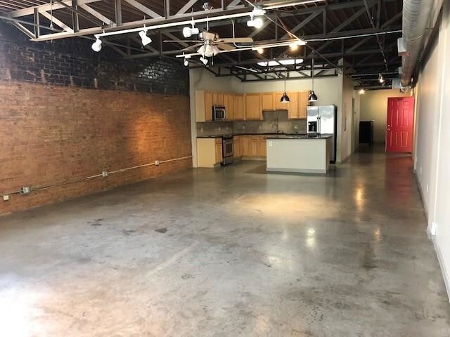 Building Photo - 2700 Live Oak St