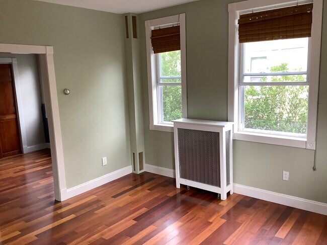 Enter in the living room with view of office beyond. - 9 Jay St