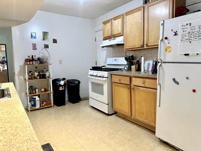 Building Photo - 3 bedroom in Somerville MA 02141