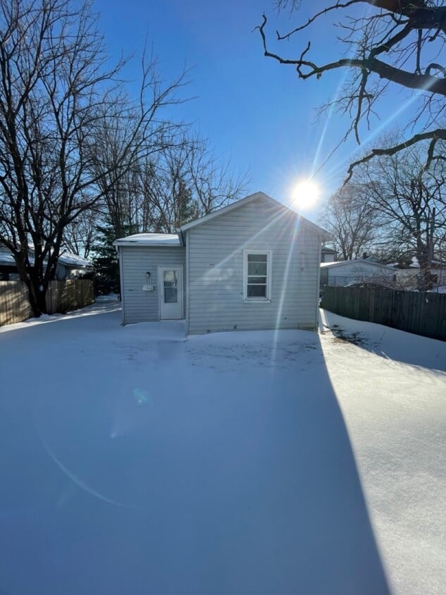 1123 68th St, Kenosha, WI 53143 House Rental in Kenosha, WI