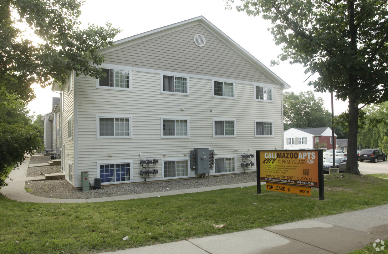 Building Photo - Kalamazoo Apts