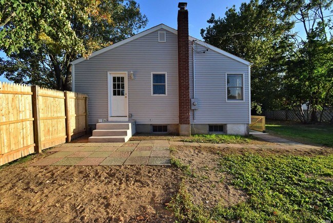 Building Photo - 254 Lincoln Ave