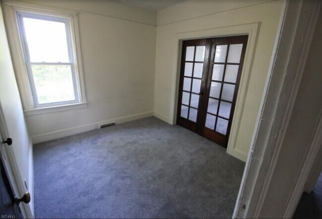 Building Photo - 111 Louis Ave