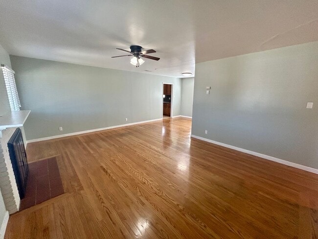 Building Photo - Excellent CV Location!  Close to all level...