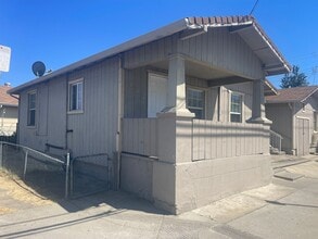 Building Photo - 802 S Stockton St
