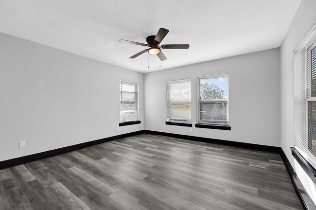 Foto del edificio - 1313 10th St