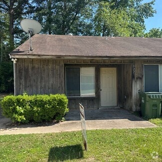 Building Photo - 927 Saratoga St