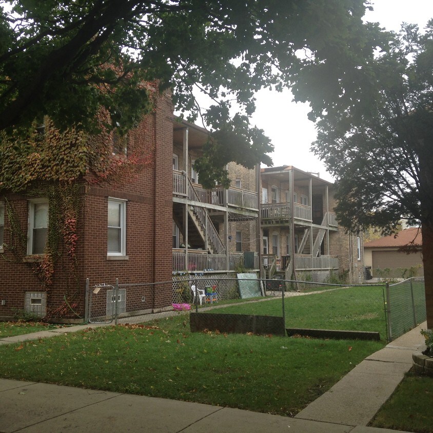 Exterior - Barry Apartments