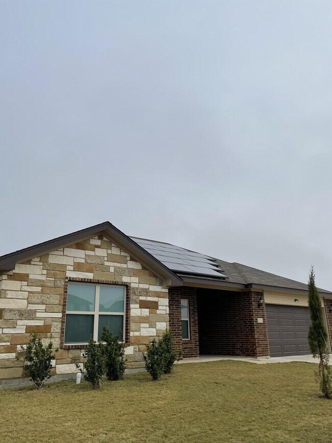 Foto del edificio - 1713 Risen Star Ln