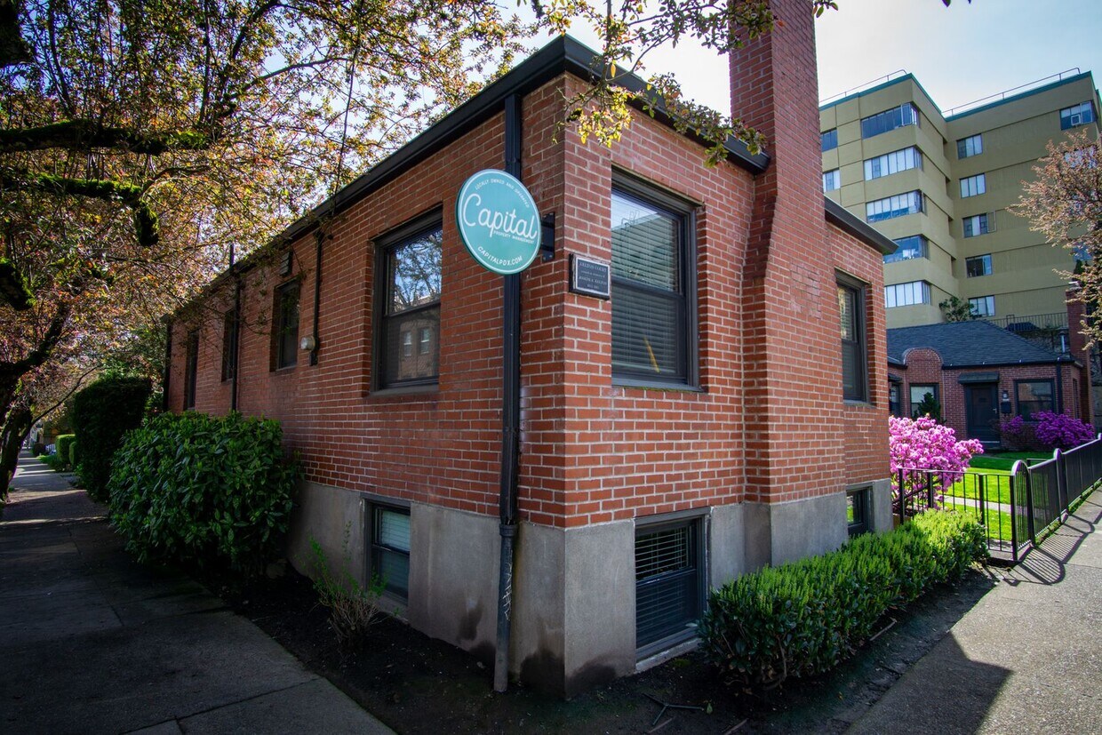 Foto principal - Rare Availability: Fabulous NW 2-Bedroom w...