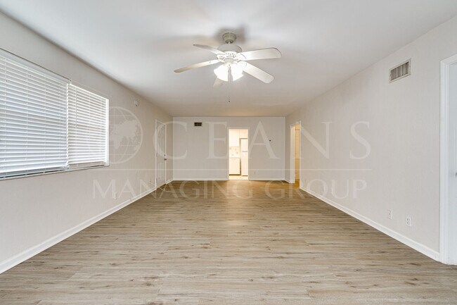 Foto del edificio - 517 University Blvd