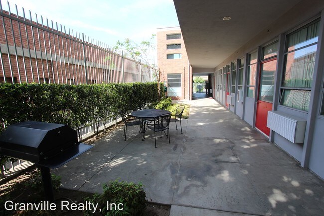 Building Photo - 64 N Fulton St