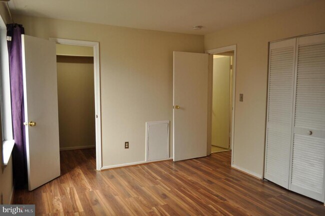 Foto del edificio - 8723 Hayshed Ln