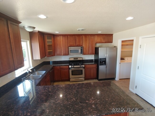 Building Photo - Beautiful Kelseyville rental