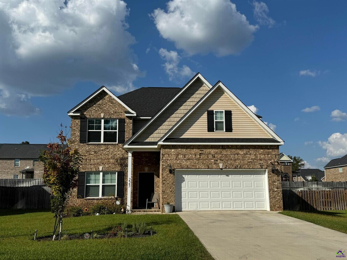 Primary Photo - 225 Oakley Ct