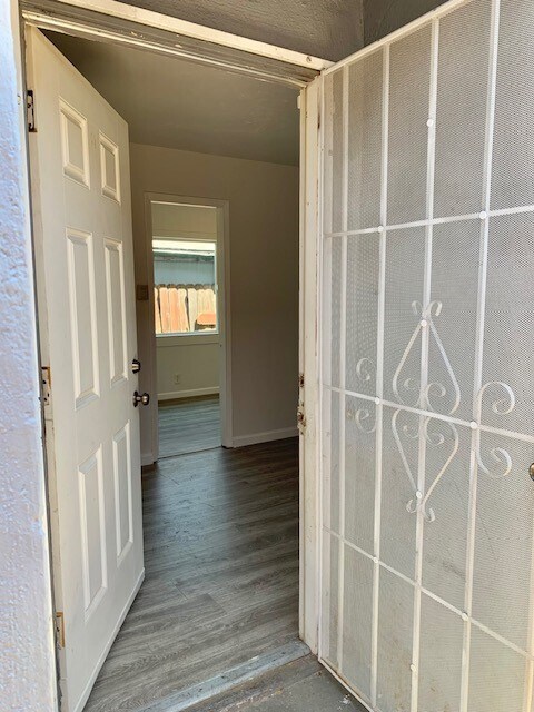 Entrada - 2639 38th Ave