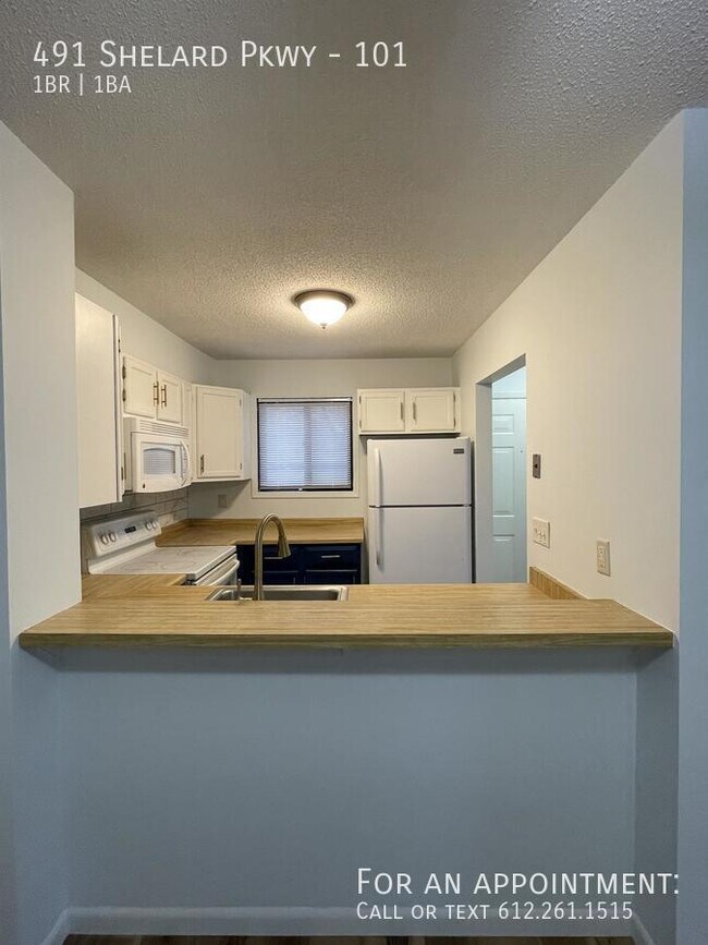 Foto del edificio - 491 Shelard Pkwy