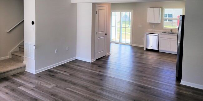 Building Photo - 28 Mulberry ln