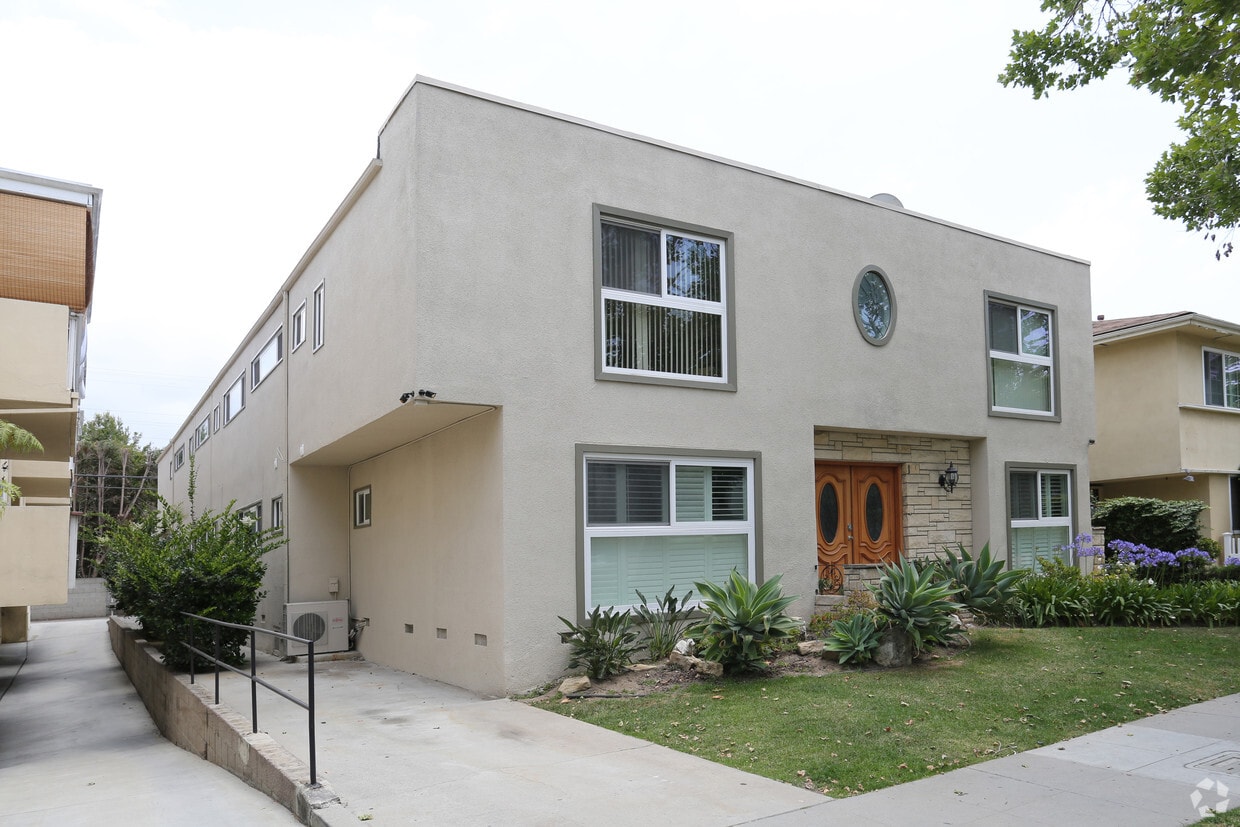 Primary Photo - 332 S Rexford Dr
