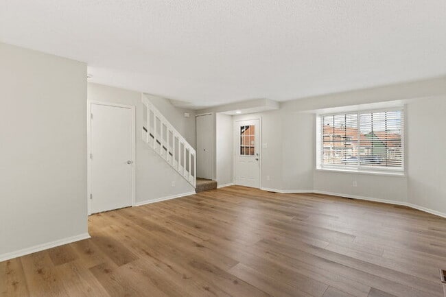 Foto del edificio - Upgraded 3-Bed Townhome Just Minutes from ...