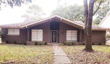 Building Photo - 5946 Lattimer Dr