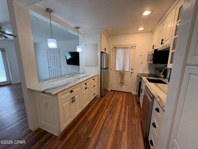 Foto del edificio - 2100 W Beach Dr