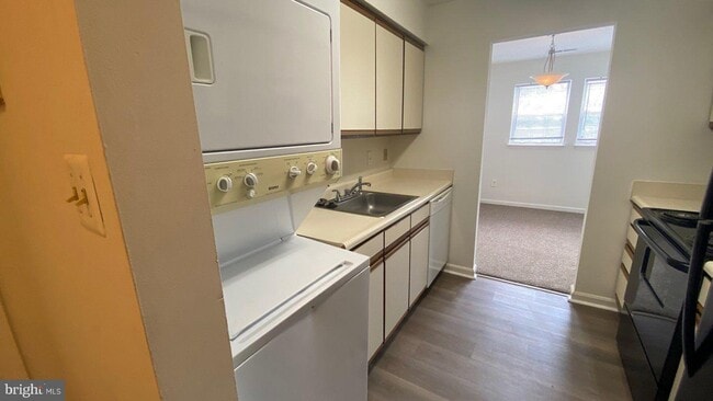 Foto del edificio - 8601 Falls Run Rd