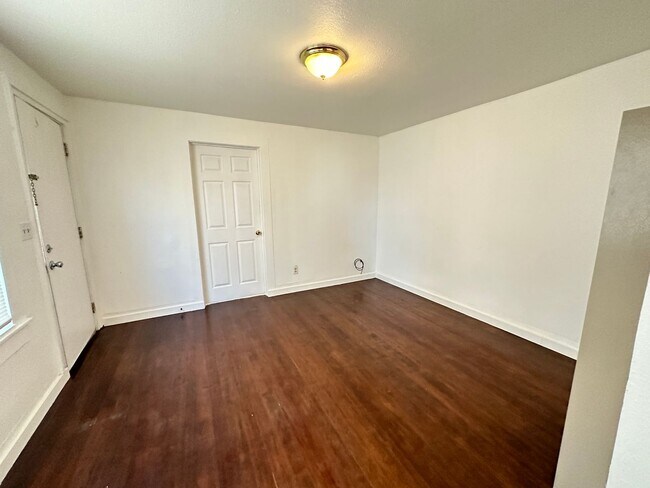 Building Photo - 329 B St