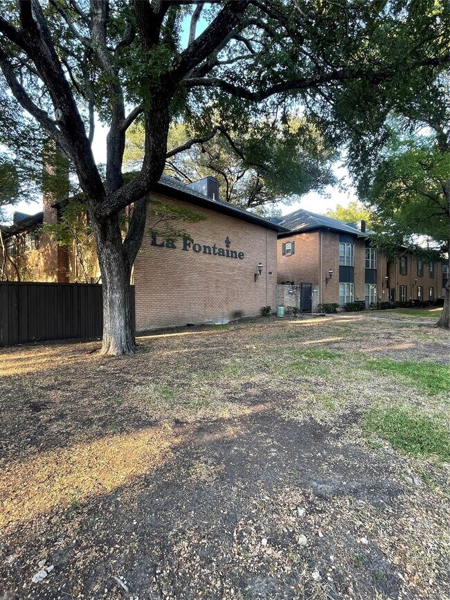 Building Photo - 6015 E University Blvd