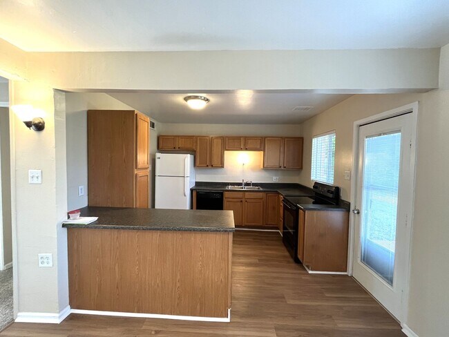 Building Photo - Great 3 Bedroom Home in Hoffman Town in Au...