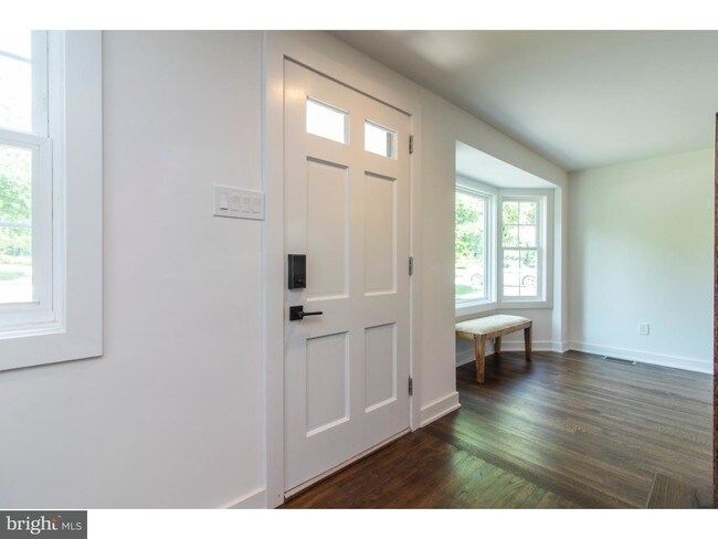 Building Photo - 1109 Maplecrest Cir