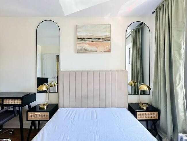Foto del edificio - Furnished room/NOT APARTMENT