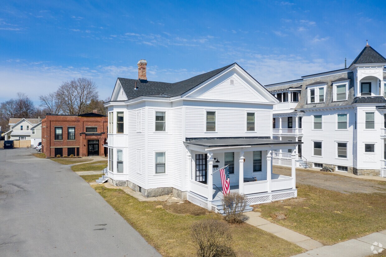 Primary Photo - 21 Sherman Ave