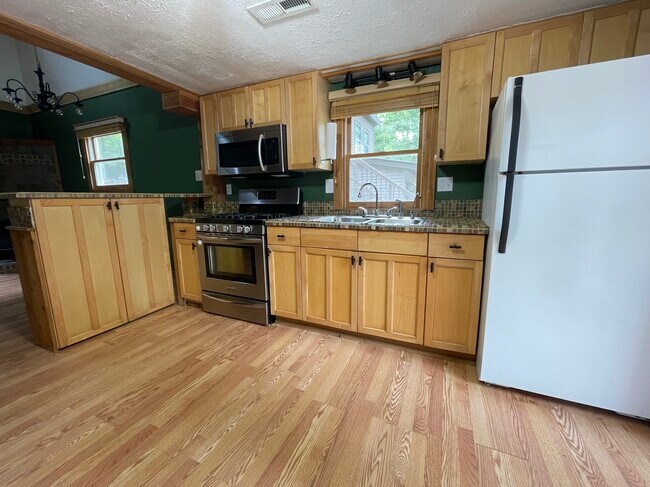 Kitchen - 6010 Georgia St