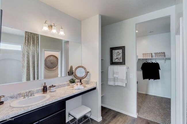 Building Photo - 31044 W Weldon Ave