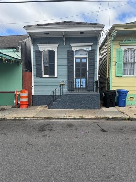 Building Photo - 2307 Chartres St