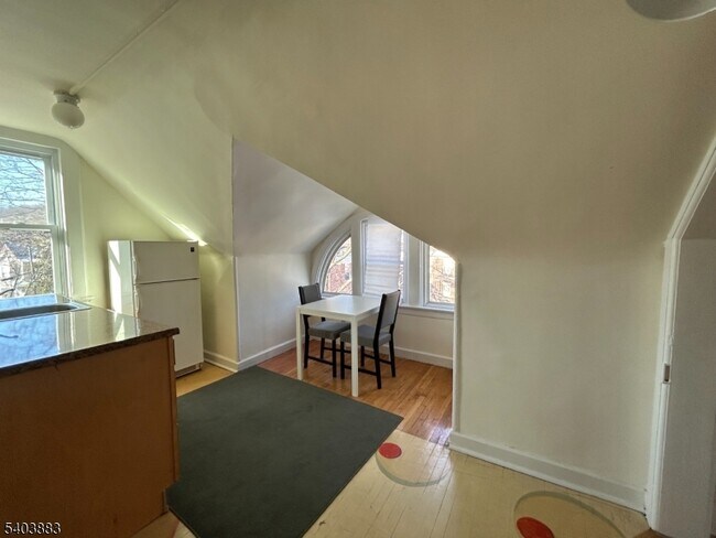 Building Photo - 318 Claremont Ave