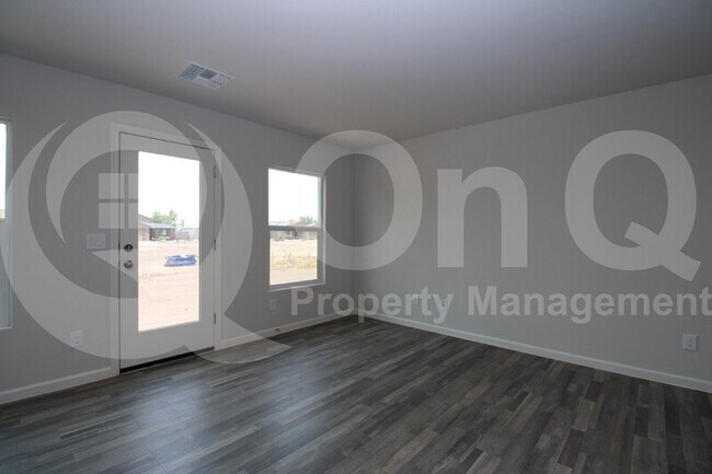 Building Photo - 9458 W Oneida Dr